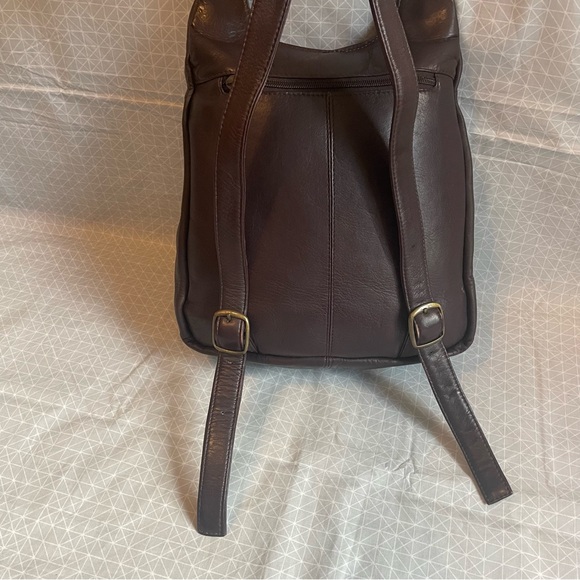 Volare Group Smooth Leather Flap Organizer Backpack - Picture 4 of 10
